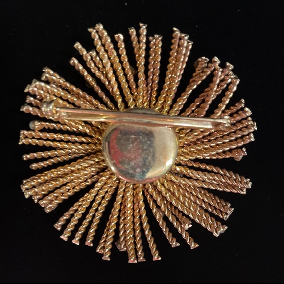 Holiday starburst brooch - Picture 2 of 6